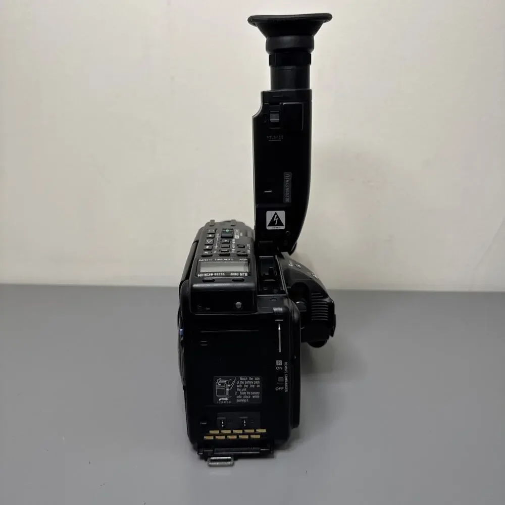 Sony Handycam NTSC Video 8 CCD-F77 Camcorder & Battery Black